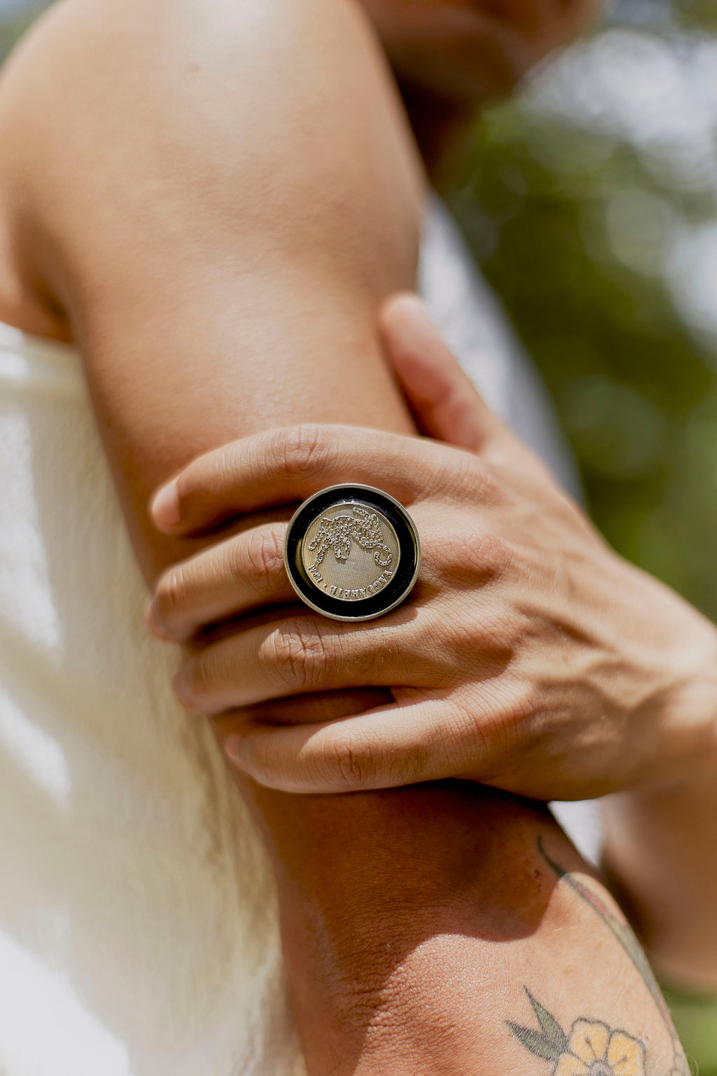 Moneda Ring